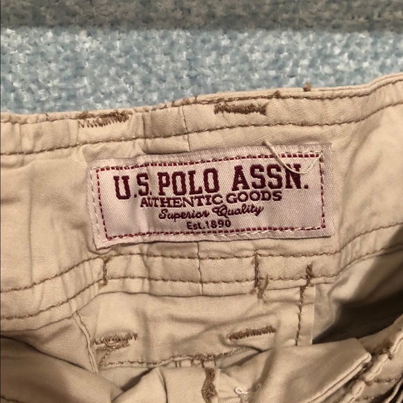 US Polo Assn khaki cargo shorts with belt - Picture 4 of 5